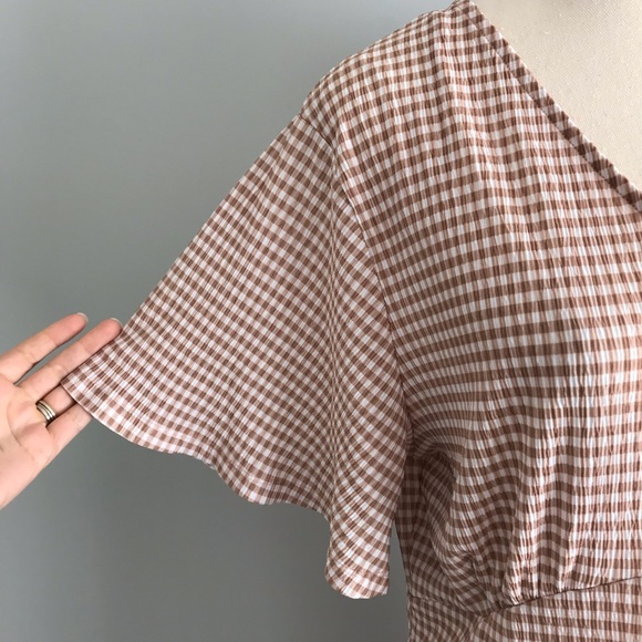 &ME Checked Crinkled Tea Dress Button Front Tan & White Flutter Sleeve - Picture 9 of 13